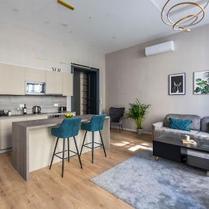 Luxurious & Spacious Central Apartment In The Kertesz Street